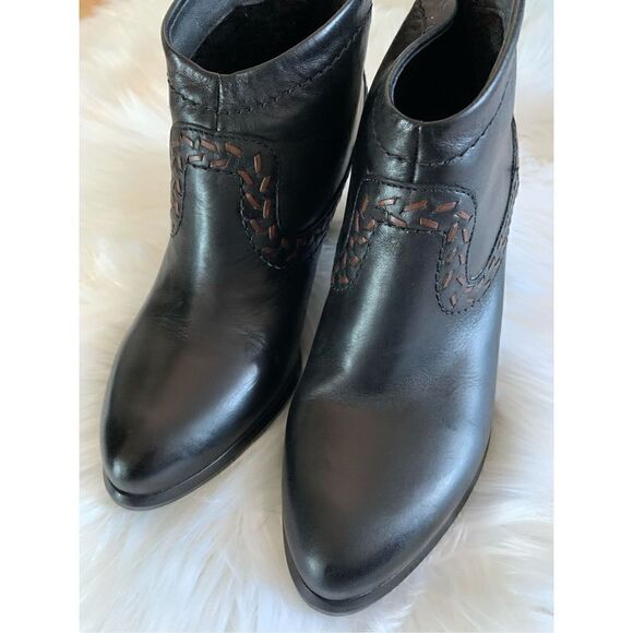 UGG black booties size 6.5 - Picture 1 of 7